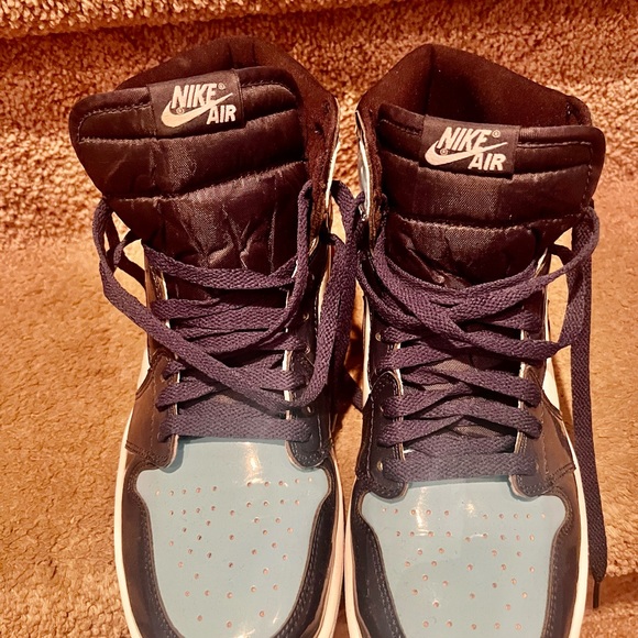 Like NEW Nike Air Jordan Retro size 9. A beautiful sneaker on & off the court🏀🏀 - Picture 2 of 13